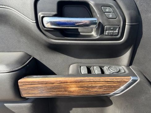 Used 2019 Chevrolet Silverado 1500 High Country w/ Technology Package AWD/4WD image 12