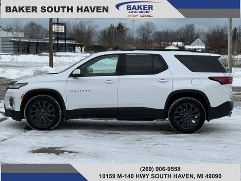Used 2022 Chevrolet Traverse RS image 3