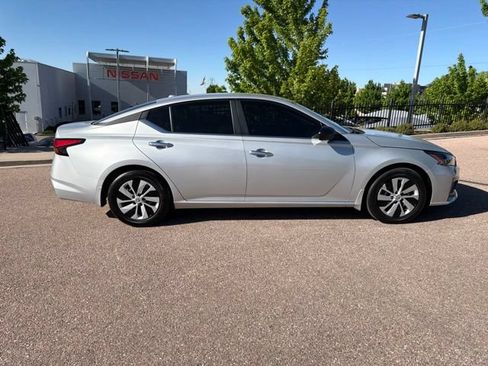 Used 2025 Nissan Altima 2.5 S FWD image 11