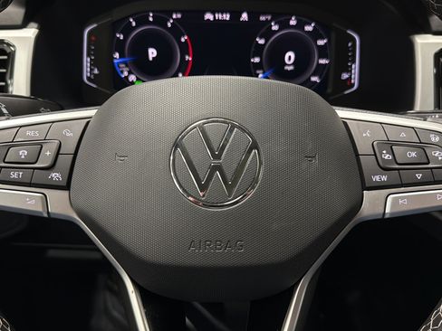Used 2022 Volkswagen Atlas SEL AWD/4WD image 16