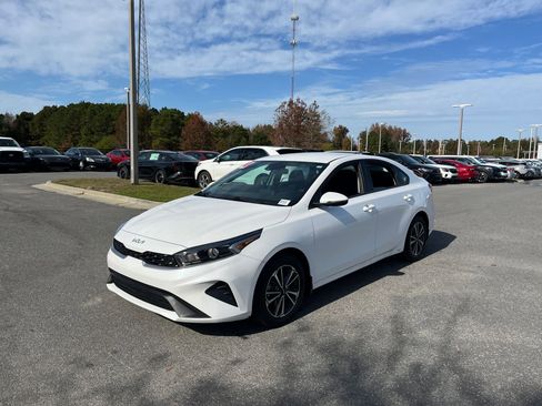 Used 2024 Kia Forte LXS w/ LXS Technology Package image 13