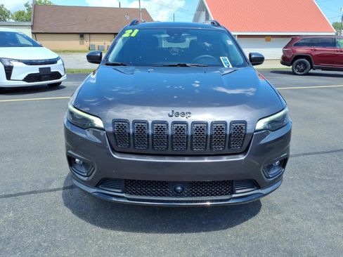 Used 2021 Jeep Cherokee Latitude Plus AWD/4WD image 2