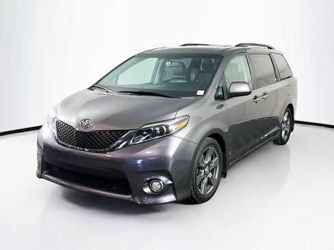 Used 2017 Toyota Sienna SE w/ SE Preferred Package FWD image 3