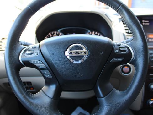 Used 2017 Nissan Pathfinder Platinum w/ Cargo Package FWD image 19