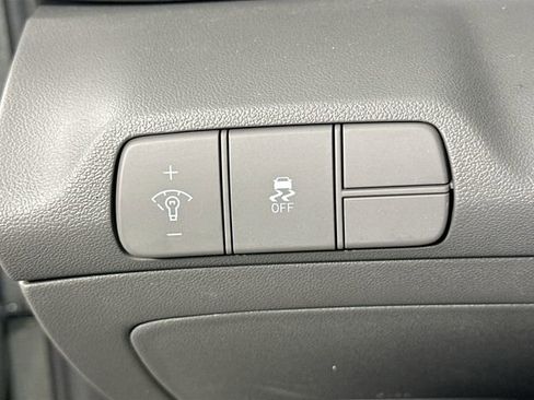 Used 2025 Hyundai Elantra SEL image 23