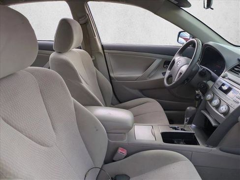 Used 2010 Toyota Camry LE FWD image 19