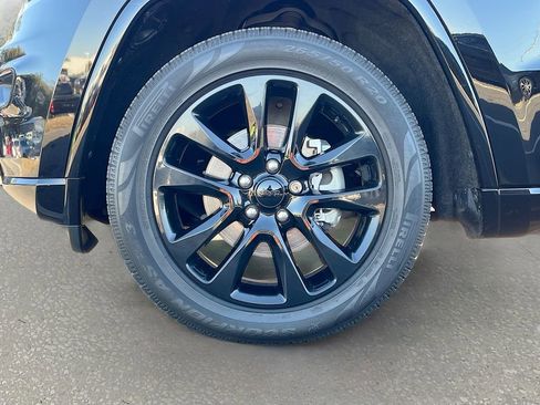 Certified 2019 Jeep Grand Cherokee Altitude image 30