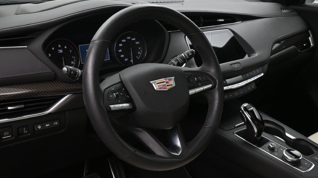 Certified 2023 Cadillac XT4 Sport FWD image 9