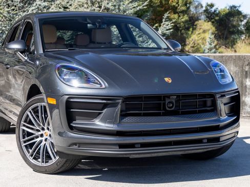 Certified 2023 Porsche Macan AWD/4WD image 9