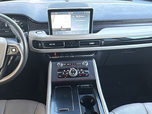 Used 2023 Lincoln Aviator Reserve image 10