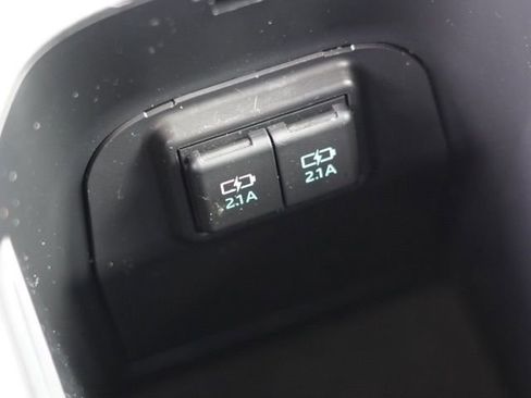 Used 2020 Toyota RAV4 XLE w/ Convenience Package FWD image 35