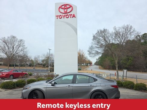 Used 2026 Toyota Camry SE image 4