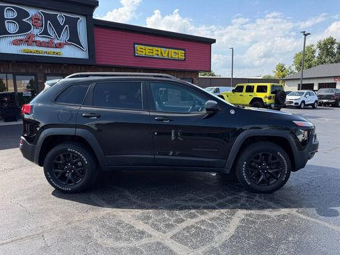 Used 2015 Jeep Cherokee Trailhawk w/ Comfort/Convenience Group AWD/4WD image 8