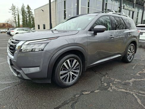 Used 2022 Nissan Pathfinder Platinum w/ Cargo Package image 3