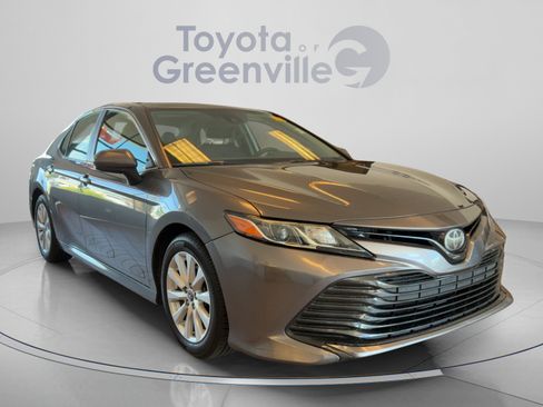 Used 2019 Toyota Camry LE FWD image 8