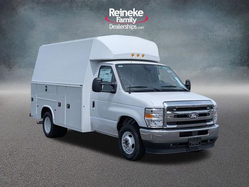 New 2027 Ford E-350 and Econoline 350 Super Duty w/ Power Equipment Group RWD image 3