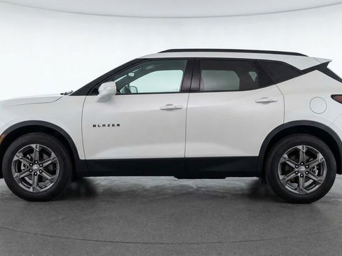 Used 2025 Chevrolet Blazer LT FWD image 5