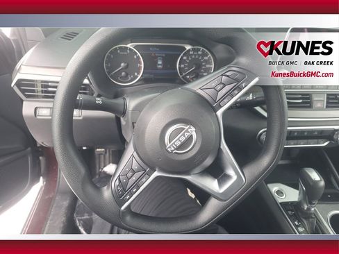 Used 2024 Nissan Altima 2.5 SV image 13