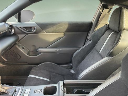 Used 2024 Toyota GR86 Premium image 12