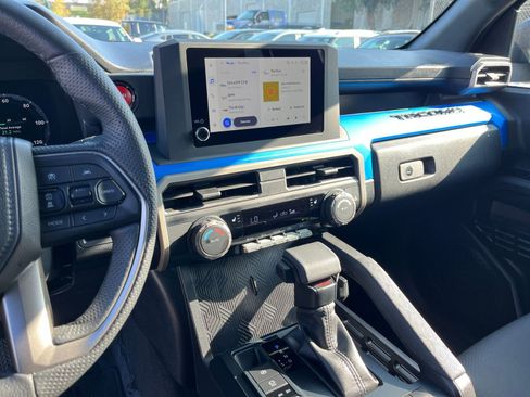 Used 2025 Toyota Tacoma TRD Off-Road image 18