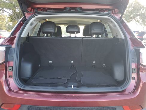 Used 2022 Jeep Compass Latitude image 9