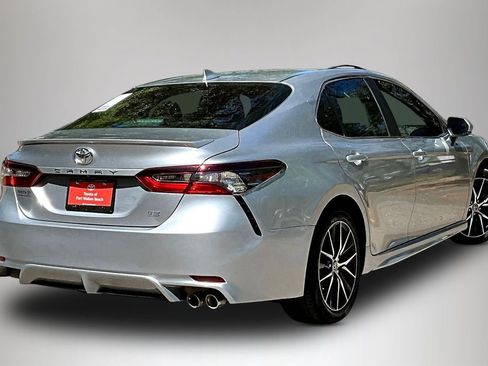 Used 2023 Toyota Camry SE image 5