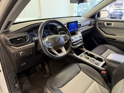 Used 2022 Ford Explorer XLT w/ Equipment Group 202A image 24
