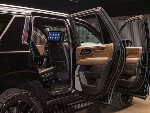 Used 2026 GMC Yukon Denali Ultimate w/ LPO, Illumination Package AWD/4WD image 31