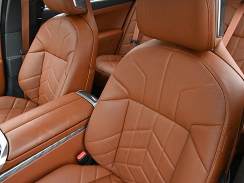 Certified 2024 BMW 760i xDrive AWD/4WD image 12