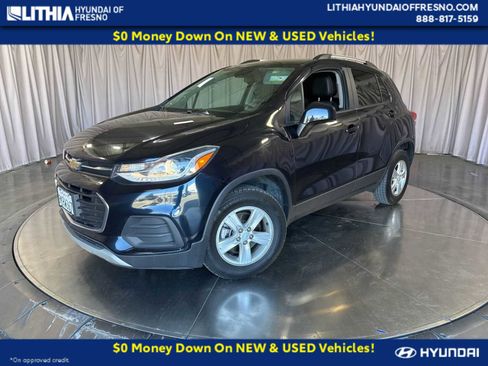 Used 2021 Chevrolet Trax LT image 1