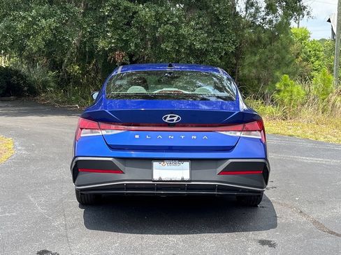 Used 2024 Hyundai Elantra SEL FWD image 28