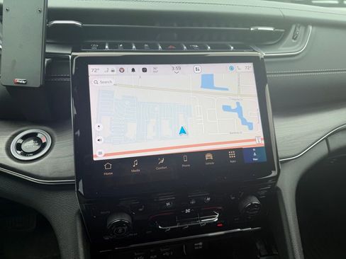 Used 2024 Jeep Grand Cherokee L Overland w/ Advanced Protech Group III image 10