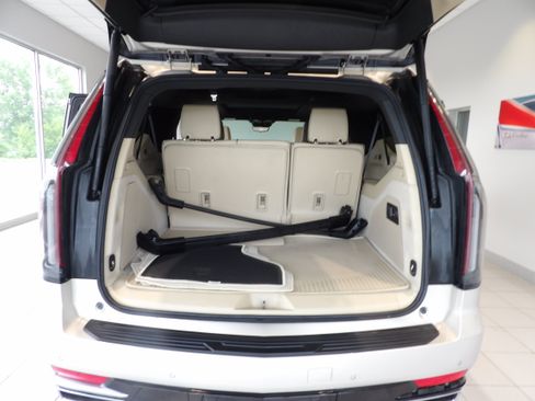 Used 2023 Cadillac Escalade ESV Premium Luxury w/ Performance Package AWD/4WD image 21