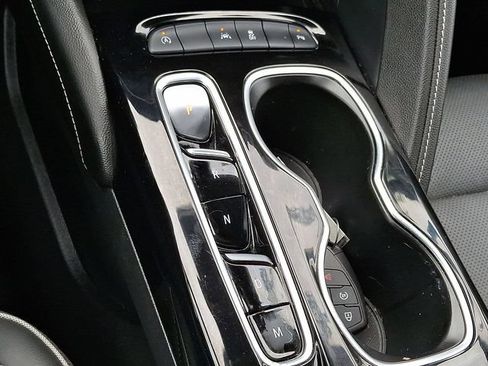 Certified 2022 Buick Envision Essence w/ Safety Package FWD image 15