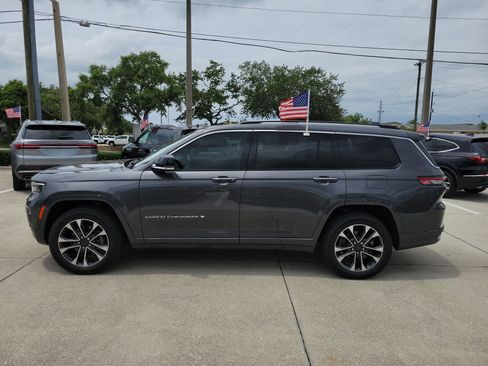 Used 2021 Jeep Grand Cherokee L Overland w/ Luxury Tech Group IV RWD image 7