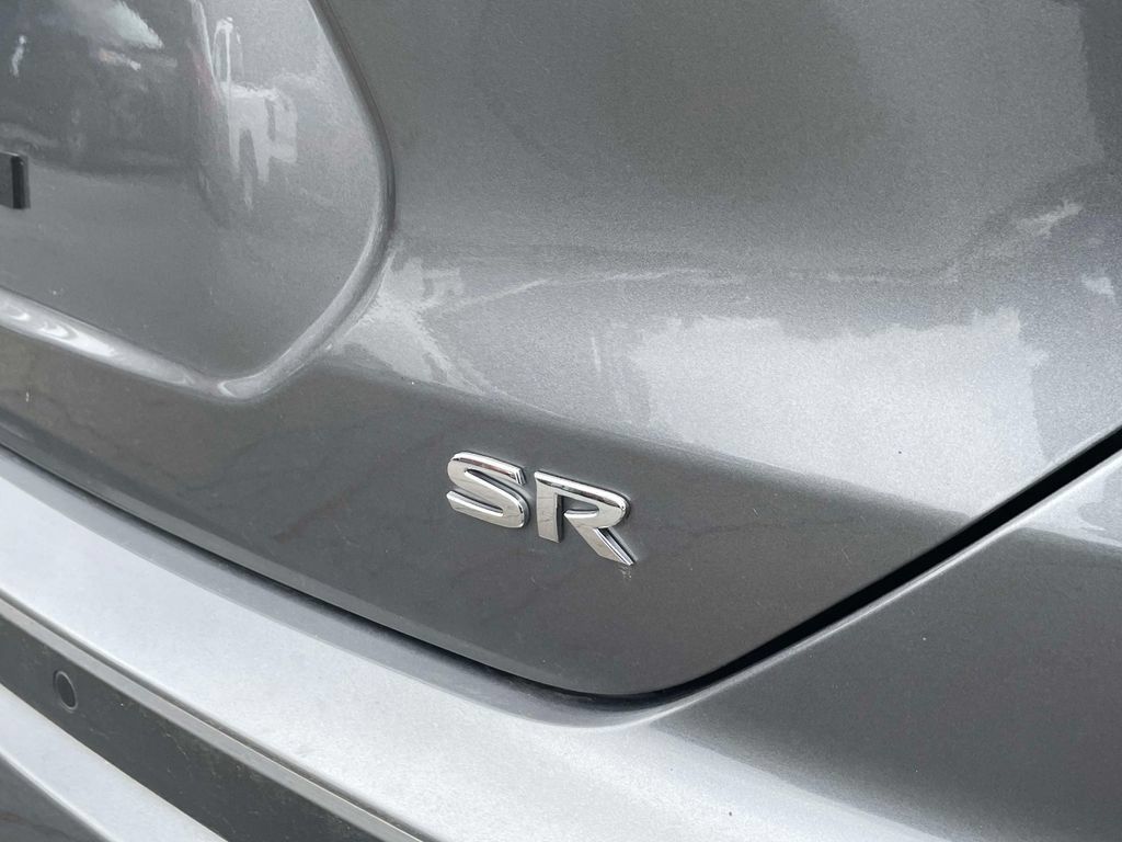 Used 2023 Nissan Kicks SR w/ SR Premium Package FWD image 9