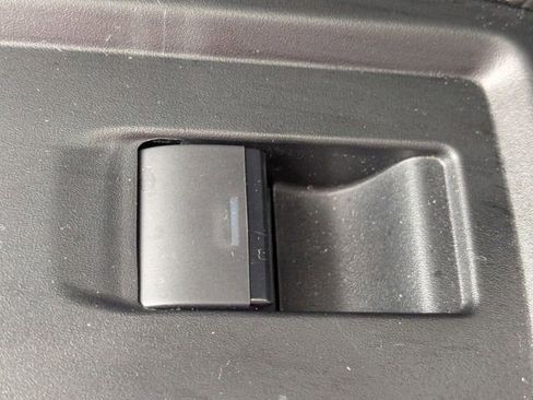 Certified 2025 Toyota Tacoma SR5 AWD/4WD image 25