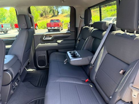 New 2026 GMC Sierra 2500 SLE w/ Preferred Package AWD/4WD image 9