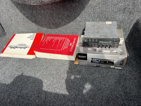 Used 1989 Lincoln Town Car Signature image 41