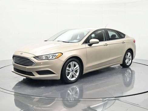 Used 2018 Ford Fusion SE w/ Fusion SE Technology Package FWD image 1