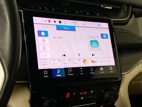 Used 2022 Jeep Grand Cherokee Limited w/ Luxury Tech Group II image 14