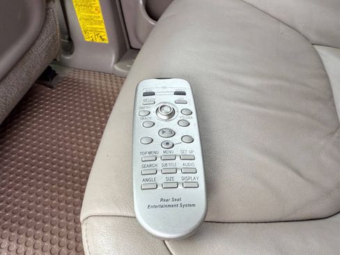 Used 2007 Toyota Sienna XLE image 24