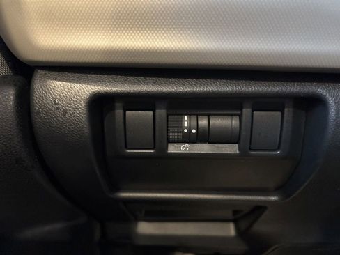 Used 2025 Subaru Forester Premium image 31