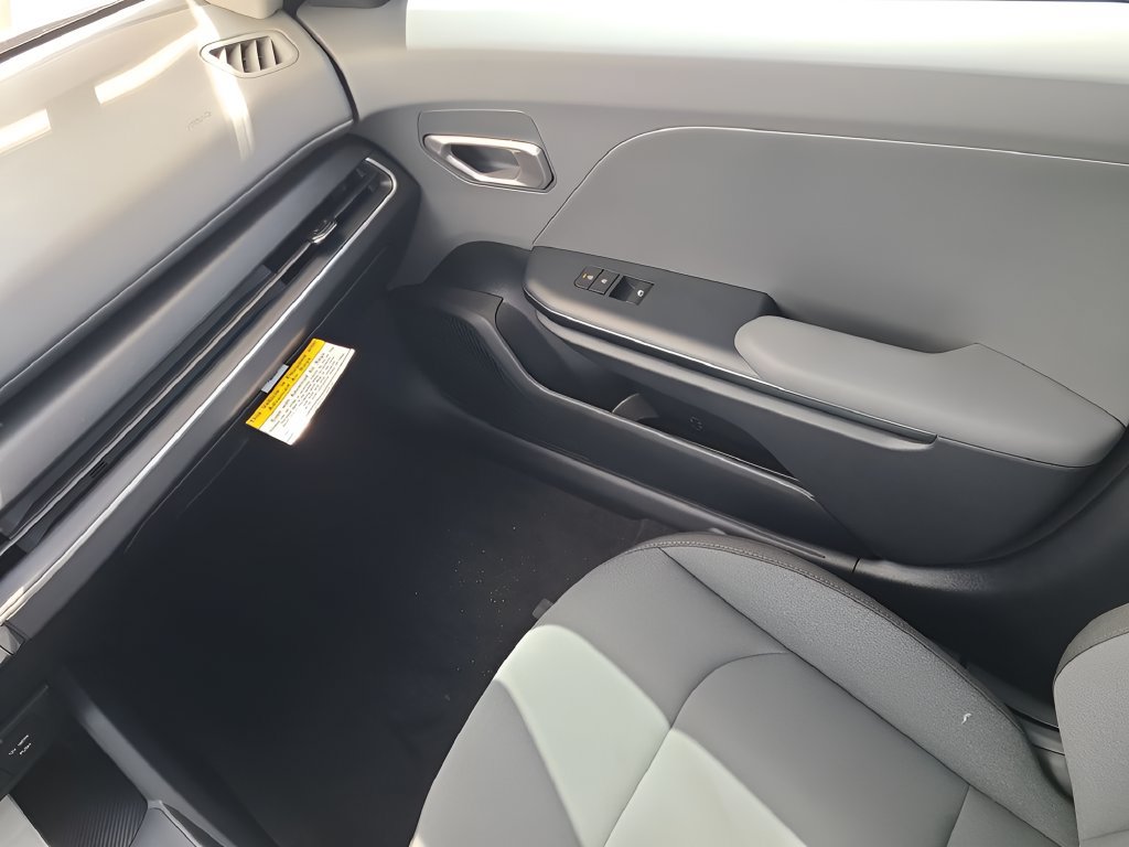 Used 2025 Kia K4 FWD image 17