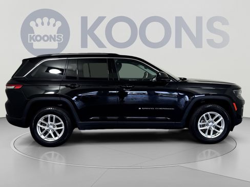 Used 2023 Jeep Grand Cherokee Laredo w/ Trailer Tow Prep Group (B) AWD/4WD image 8