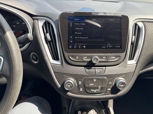 Used 2021 Chevrolet Malibu LS FWD image 27