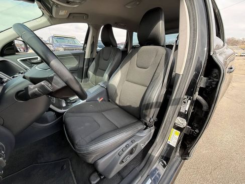 Used 2016 Volvo XC60 T5 w/ Proximity Package FWD image 7