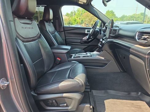 Used 2021 Ford Explorer Platinum w/ Equipment Group 601A AWD/4WD image 16