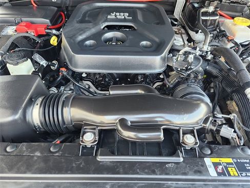 Used 2020 Jeep Wrangler Unlimited Sahara AWD/4WD image 31