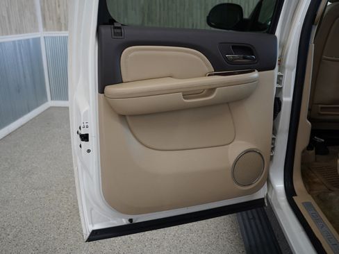 Used 2012 GMC Yukon XL Denali image 32